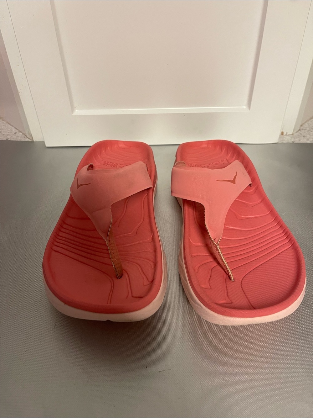 Hoka One One Era Recovery Women’s Coral Pink Flip-Flop Sandals Sz 10